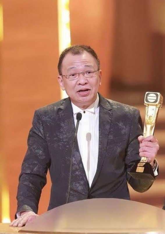 許紹雄 許紹雄憑劇集《My 盛 Lady》贏得《萬千星輝頒獎典禮2013》的「最佳男配角」獎項。