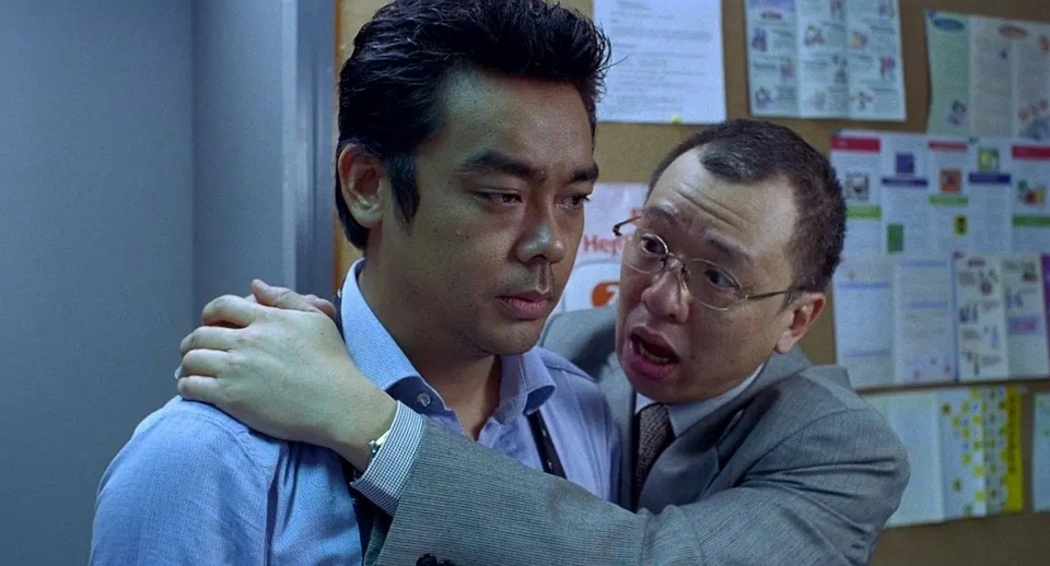 《暗戰》劉青雲、許紹雄 許紹雄在電影《暗戰》飾演重案組總督察黃啟法,是劉青雲上司,兩人製造不少幽默笑位。