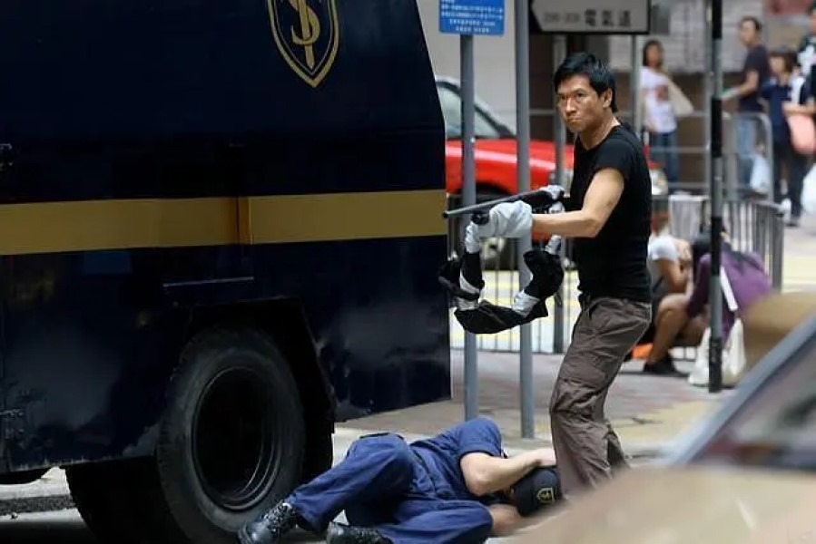 張家輝在《証人》中，飾演心狠手辣的殺手，憑出色演技，成為七料影帝。