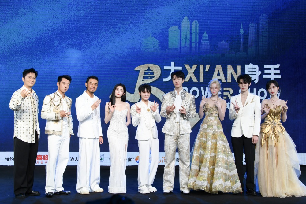 《奔跑吧》第十三季成员:(左起)李晨、郑恺、沙溢、白鹿、周深、范丞丞、宋雨琦、张真源和孟子义 近年沙溢成为综艺节目的常目,例如今年4月开播的《奔跑吧》第十三季。