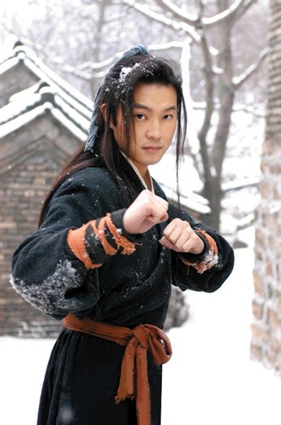 2006年，沙溢凭电视剧《武林外传》饰演白展堂而成名。