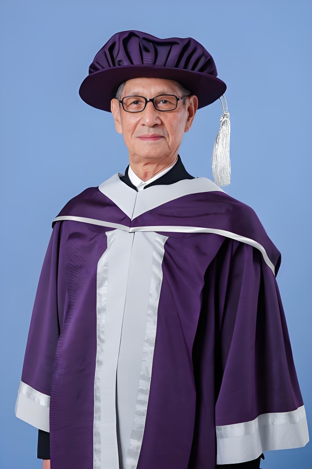 劉洵 2021年,香港演藝學院為表彰劉洵的卓越貢獻,頒予他榮譽院士。