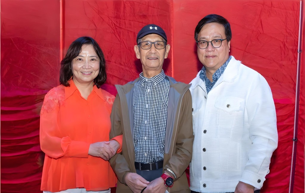 粵劇《明末遺恨》的統籌伍麗珍、導演劉洵、及策劃何日明。 圖左起:粵劇《明末遺恨》的統籌伍麗珍、導演劉洵、及策劃何日明。