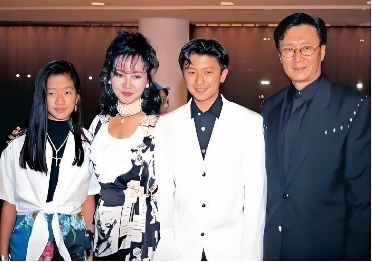 謝霆鋒和謝婷婷遺傳了謝賢和狄波拉的優良基因，不單擁有優秀外貌，亦有演藝細胞。