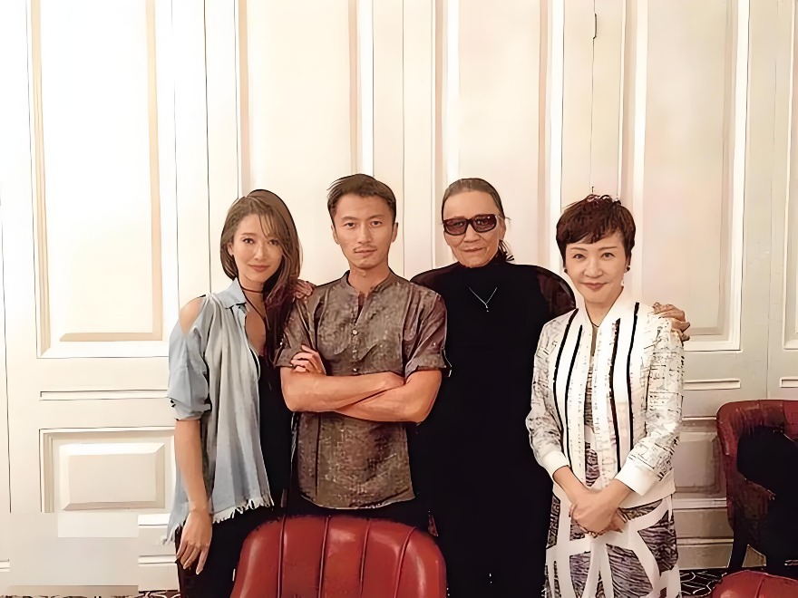 謝賢和狄波拉於1995年離婚，但婚後仍維持良好關係。