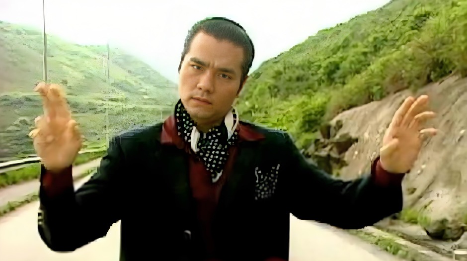 1998年無綫劇集《難兄難弟之神探李奇》中，林家棟就以誇張手法扮演角色謝四。