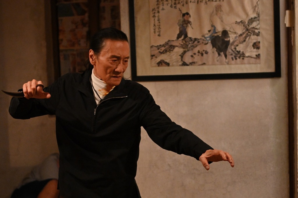 電影《殺出個黃昏》中，謝賢飾演重出江湖的耆英殺手，以大熱姿態奪得第40屆香港電影金像獎最佳男主角。