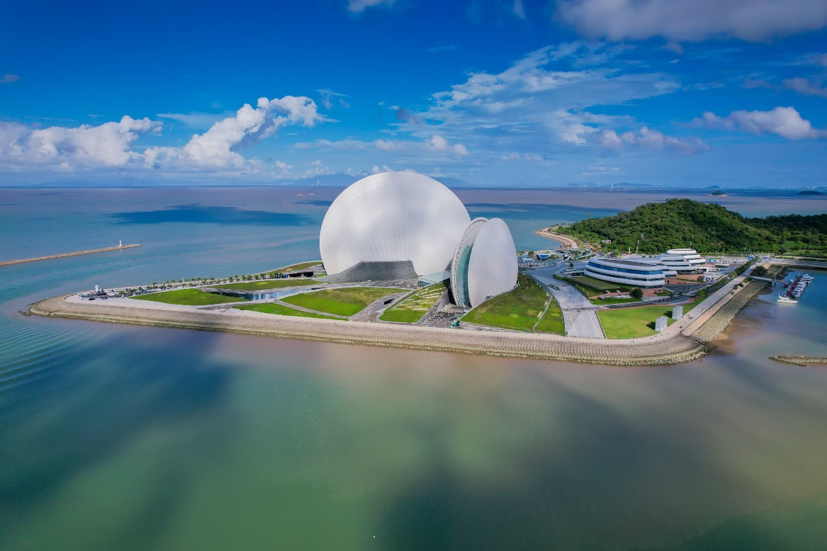 珠海大劇院「日月貝」造型的亮麗建築，一直都是打卡熱點。這個贏盡國際口碑的建築物，並不是外國設計的，而是出自中國建築大師手筆。