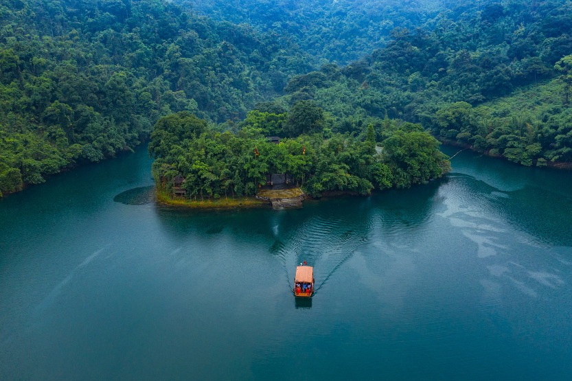 Dinghu Mountain in Zhaoqing Dinghu Mountain in Zhaoqing