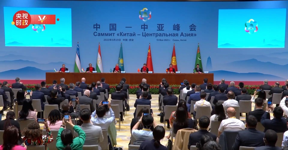 習近平同中亞五國領導人，共同出席簽字儀式和會見記者
