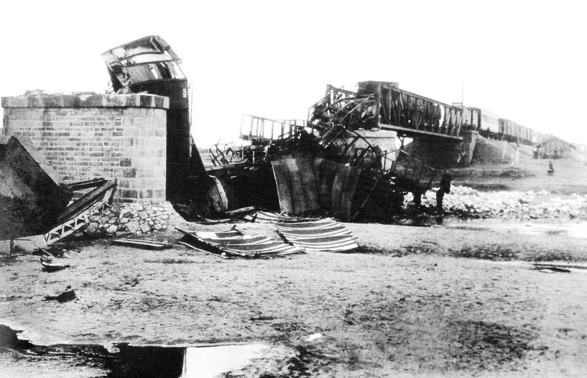 日本在1931年誣陷中國軍隊破壞南滿鐵路,開始其在東三省的侵略行為。(網上圖片) 日本在1931年誣陷中國軍隊破壞南滿鐵路,開始其在東三省的侵略行為。(網上圖片)