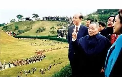 當代中國-改革開放-當年今日鄧小平南巡深圳 發表共同富裕感言