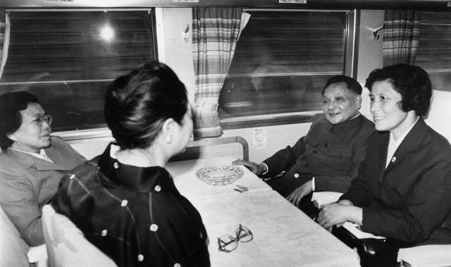 1978年鄧小平訪日坐新幹線