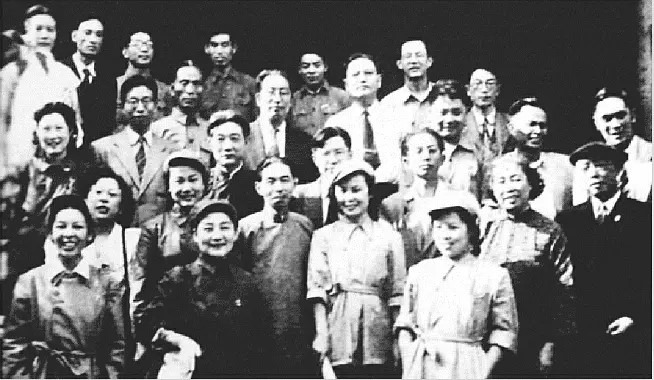 文化名人大营救后合影