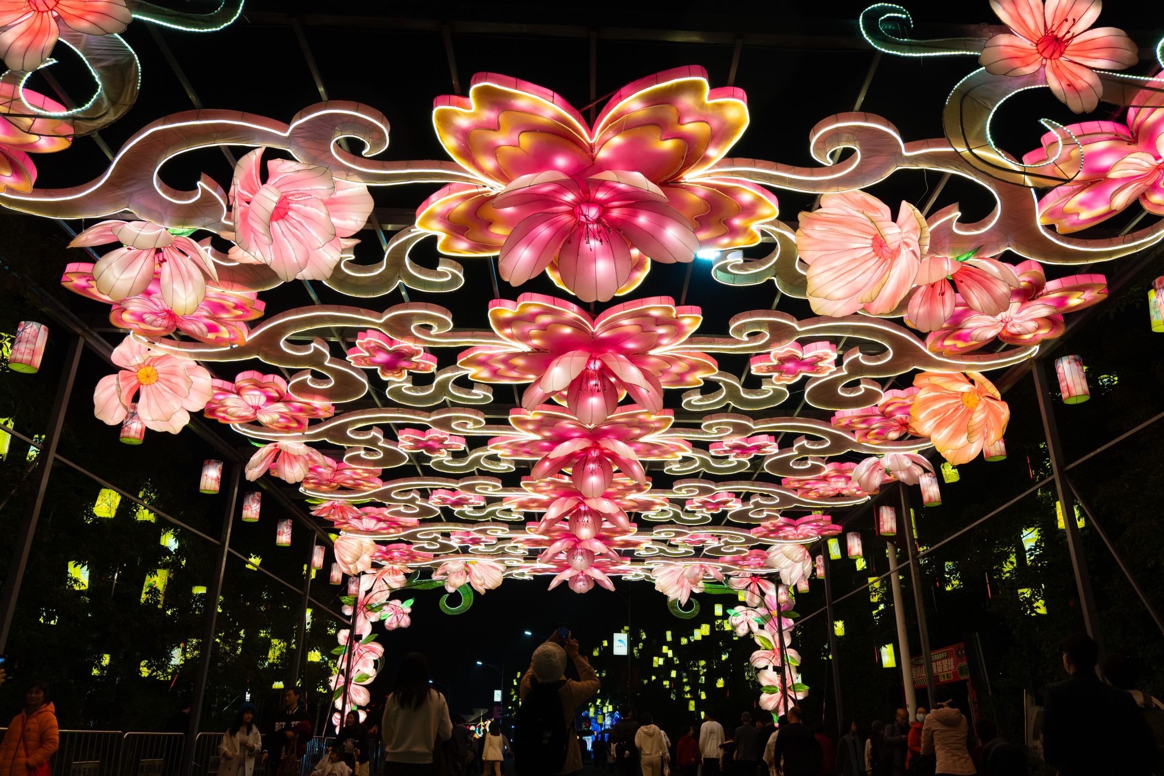 The largest Greater Bay Area Lantern Festival lights up in Nansha ...