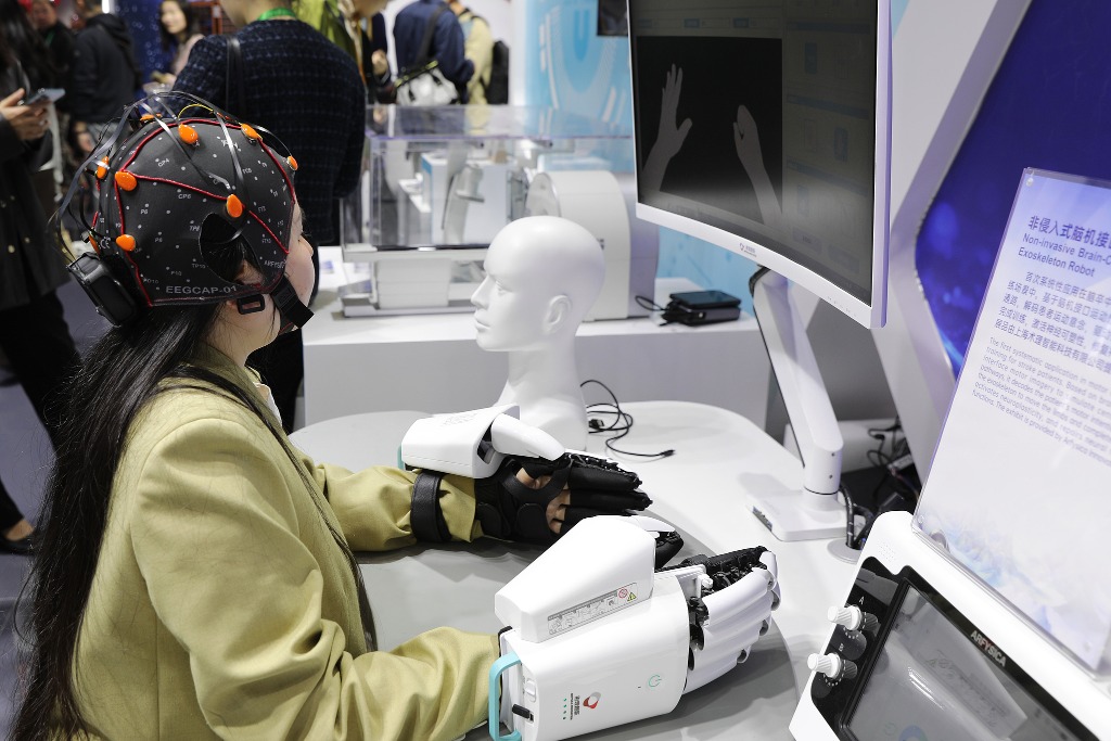 腦機接口與外骨骼機械人結合可用於治療腦卒中患者