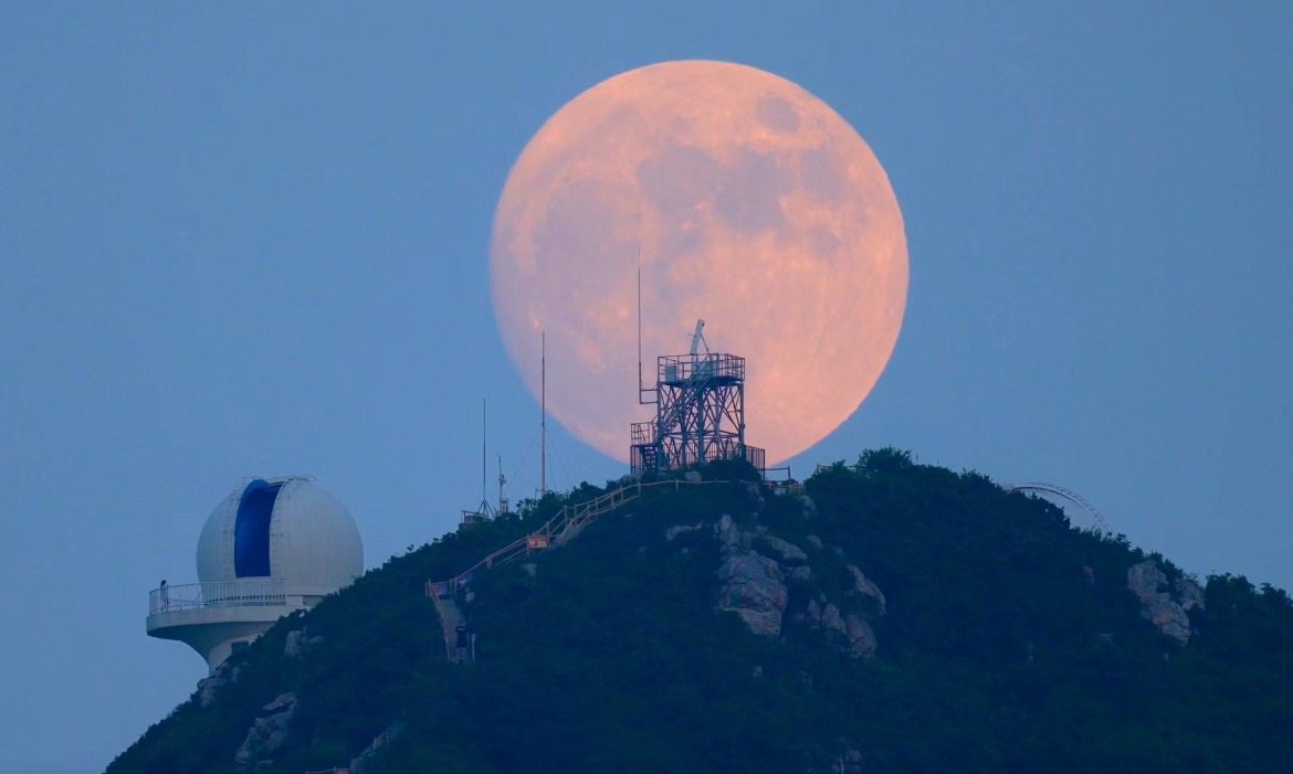 深圳大鵬西涌社區深圳天文台中秋前前夕月亮