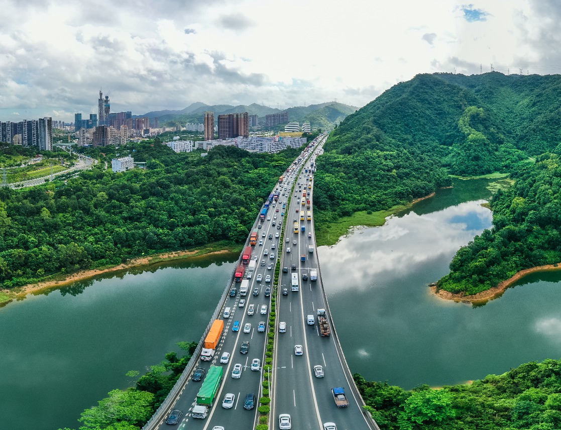 深圳智能網聯汽車開上高速公路