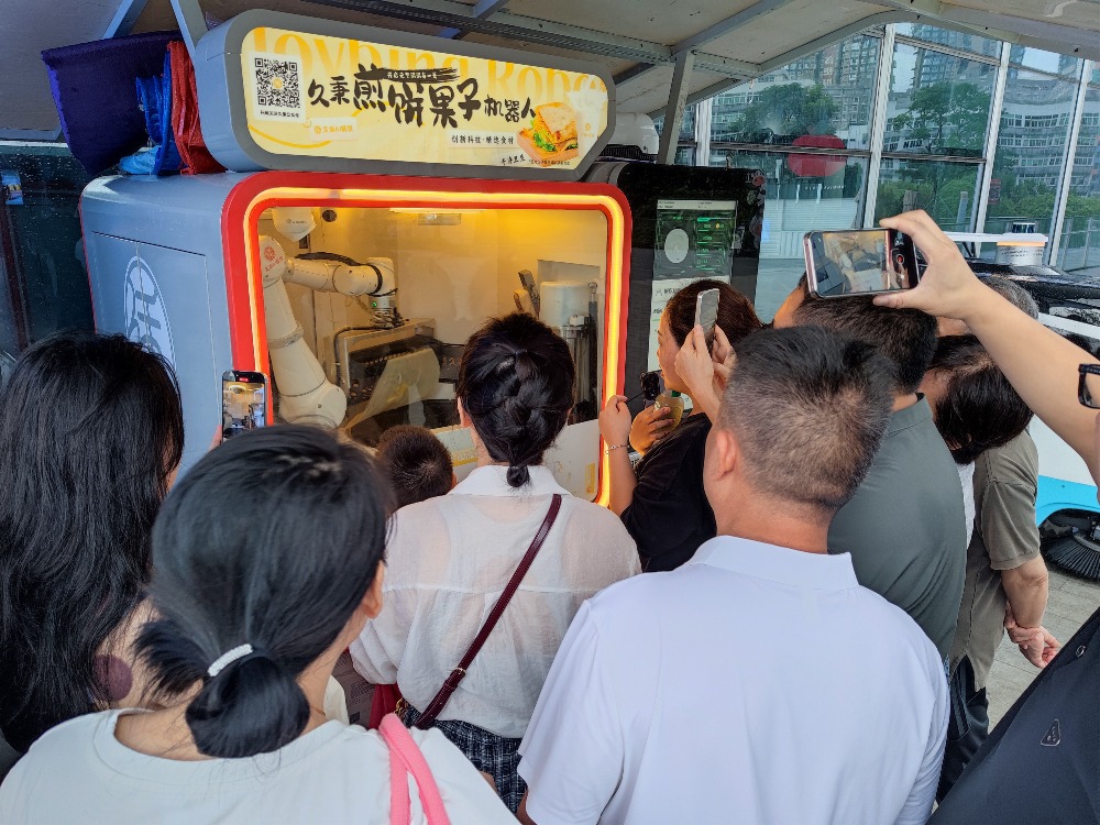 深圳全球首家机器人6S店 深圳全球首家机器人6S店