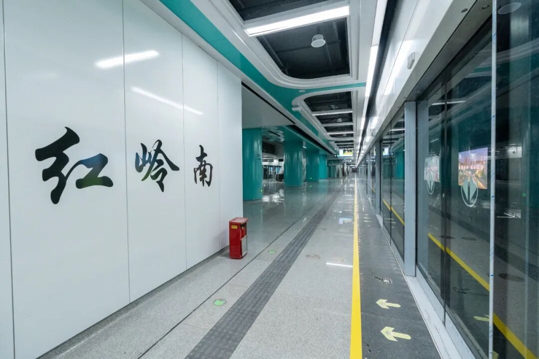 2025年，深圳地铁再度提速！先后有6条新线（段）开通，织网密度和客流量均稳居全国第一。