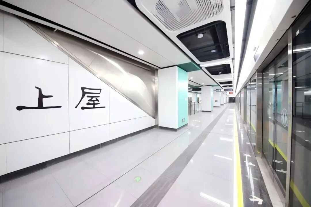 2025年，深圳地铁再度提速！先后有6条新线（段）开通，织网密度和客流量均稳居全国第一。