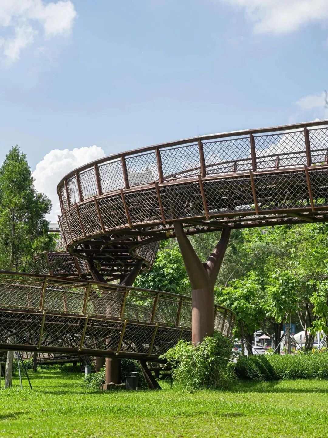 2025年，深圳地铁再度提速！先后有6条新线（段）开通，织网密度和客流量均稳居全国第一。