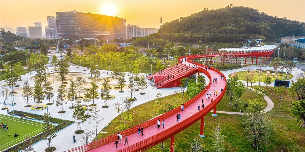 2025年，深圳地铁再度提速！先后有6条新线（段）开通，织网密度和客流量均稳居全国第一。