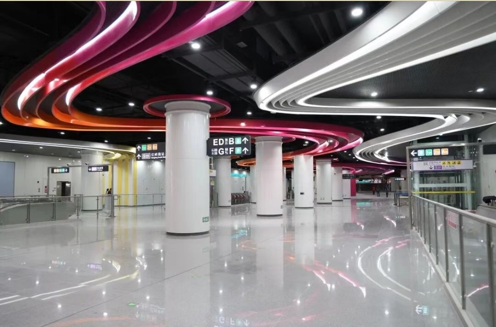 2025年，深圳地铁再度提速！先后有6条新线（段）开通，织网密度和客流量均稳居全国第一。