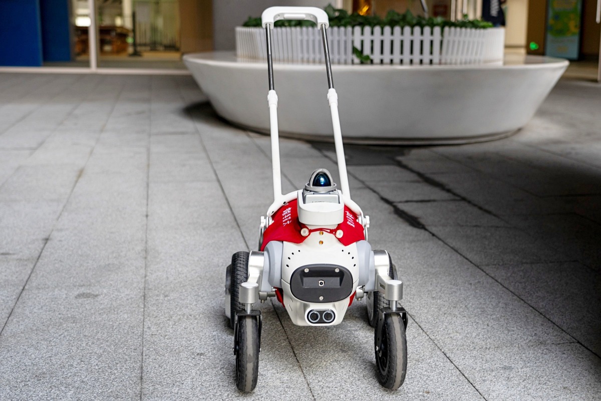 深圳地鐵推出智能導盲犬服務，為全國首次。