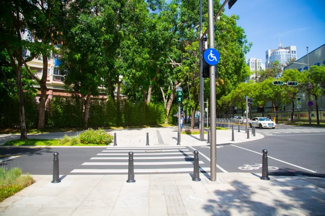 深圳地鐵推出智能導盲犬服務，為全國首次。