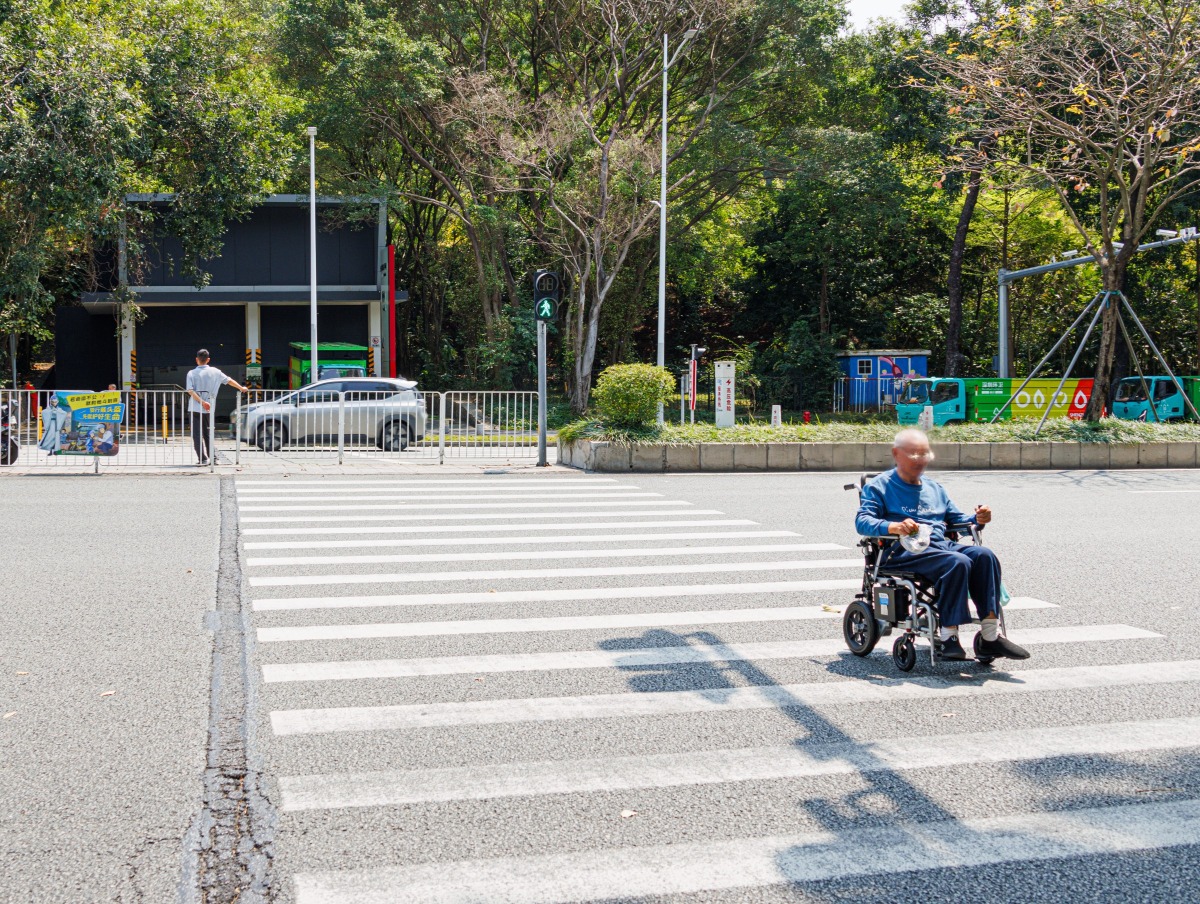 深圳地鐵推出智能導盲犬服務，為全國首次。