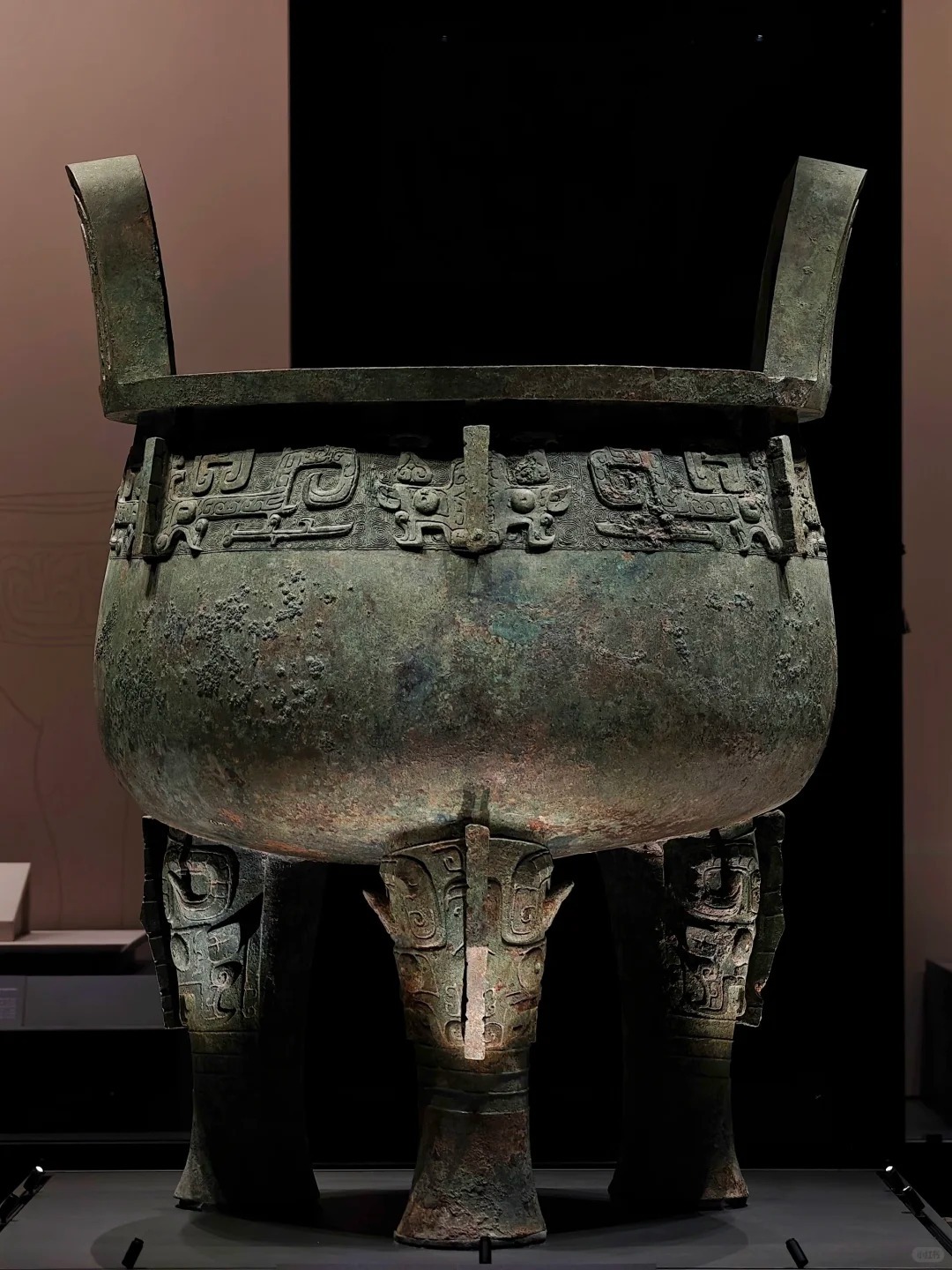 前海博物館十大國寶之一商代子龍鼎 前海博物館十大國寶之一商代子龍鼎