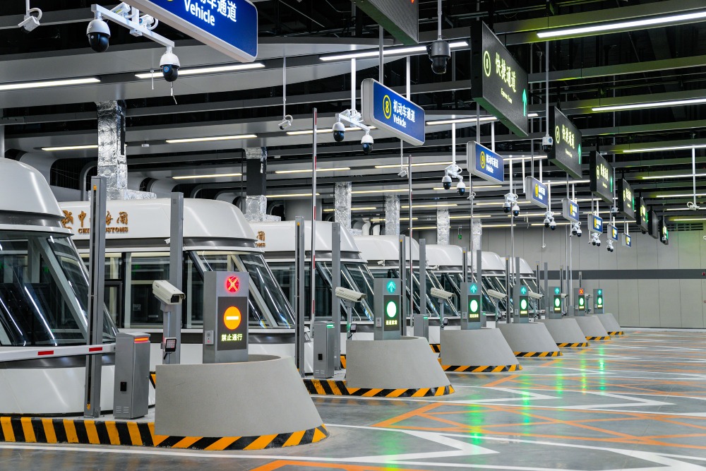 皇崗口岸「五合一」車檢通道