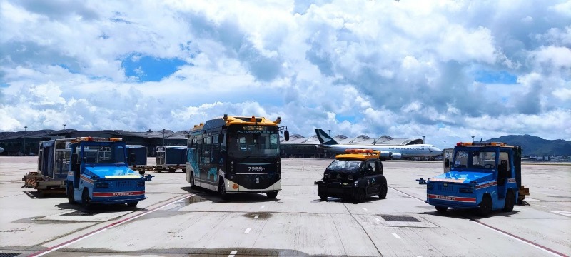 香港機場正使用不同功能的自動車輛。 香港機場正使用不同功能的自動車輛。