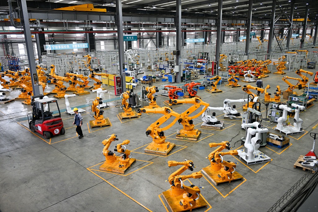 The picture shows a workshop producing intelligent industrial robots.
