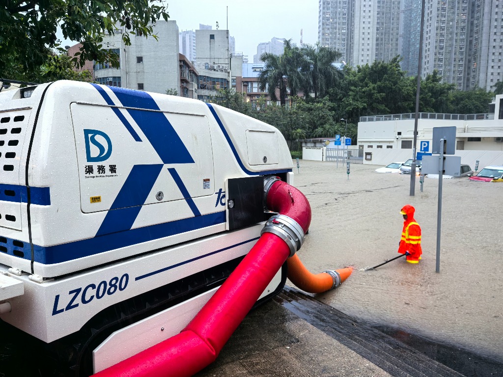 龙吸水排水机械人