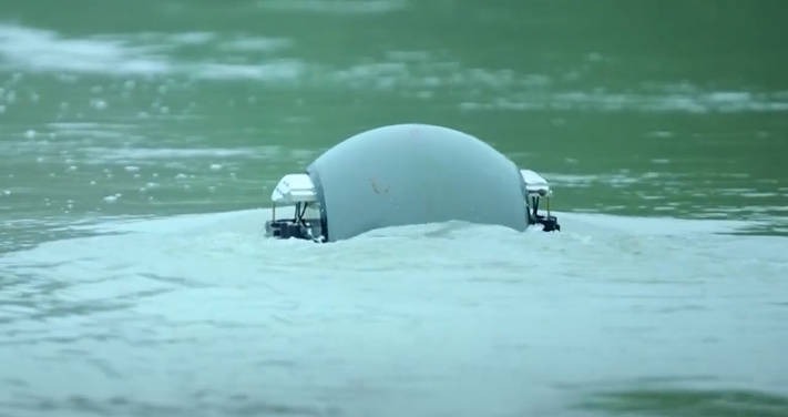 球形機械人水中前進