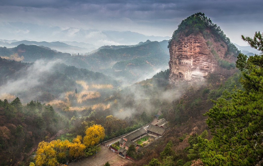 麥積山石窟全景