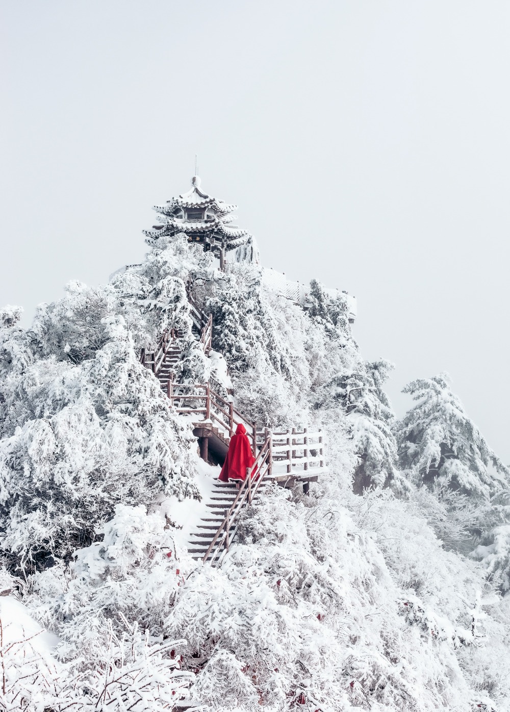 The snowscape of Mount Laojun in Luoyang