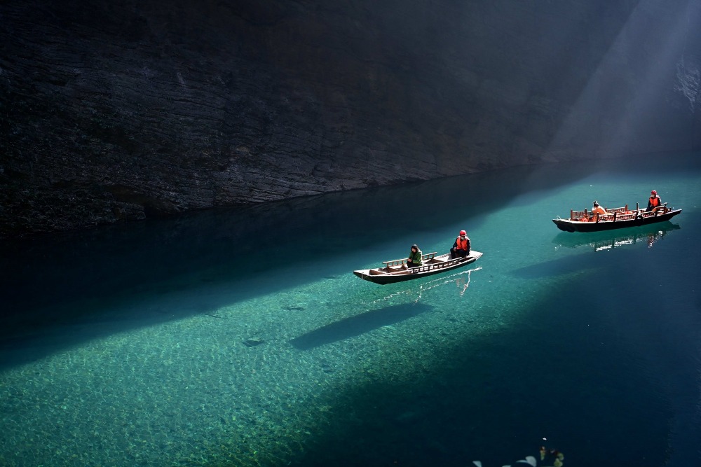Floating in Pingshan Canyon
