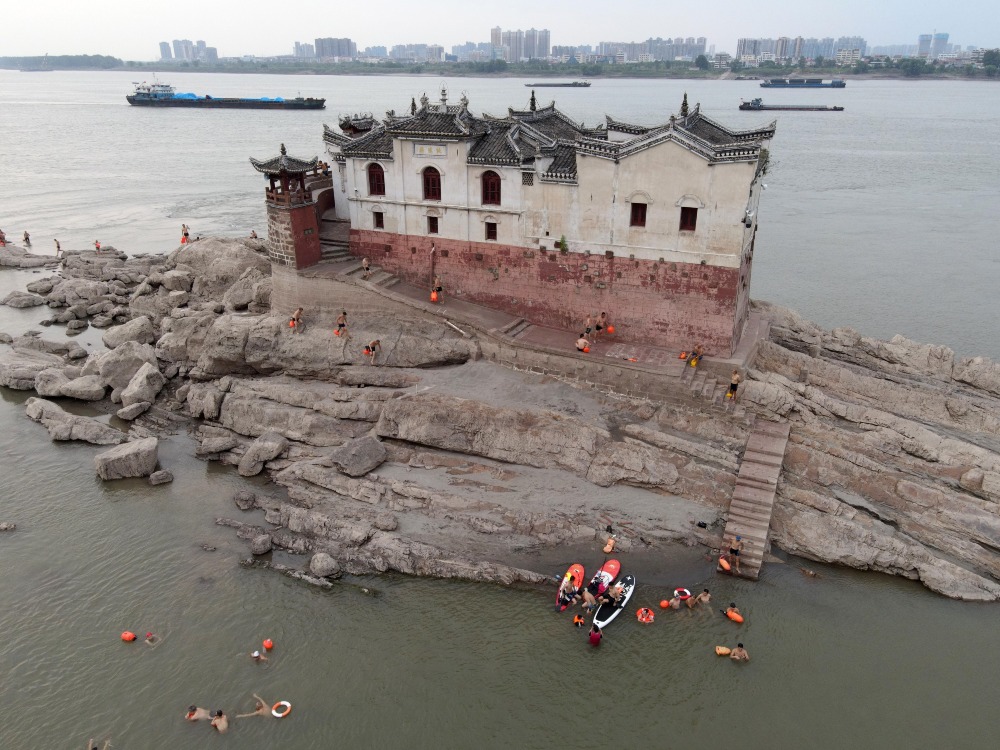 Guanyin Pavilion in Hubei during the dry season