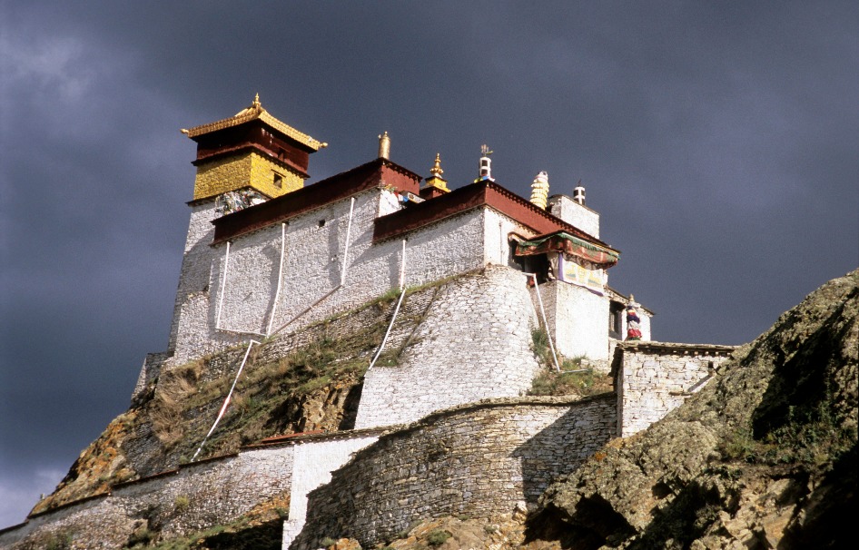 Side view of Yungbulakang Palace