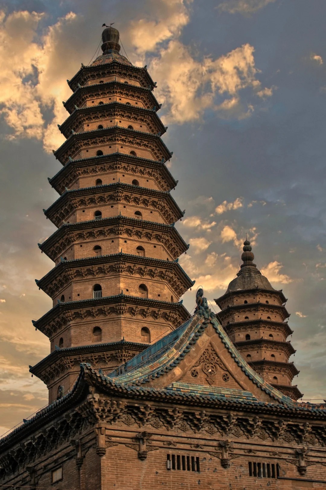 The twin pagodas of Yongzuo Temple