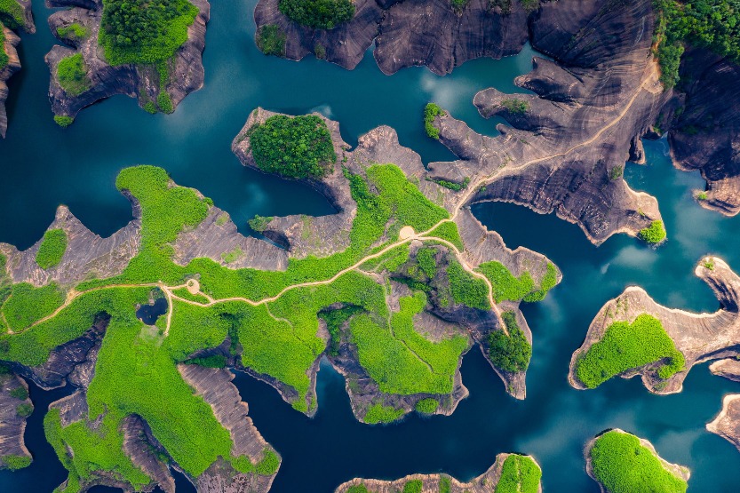 湖南郴州高椅嶺 航拍下高椅嶺獨特的紅岩丹霞地貌