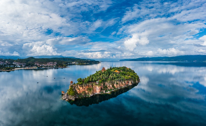The scenery of Gushan Island, Fuxian Lake