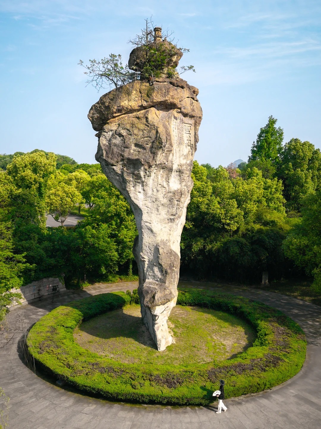 紹興柯岩雲骨 在紹興柯岩核心景區,一柱巨石拔地而起