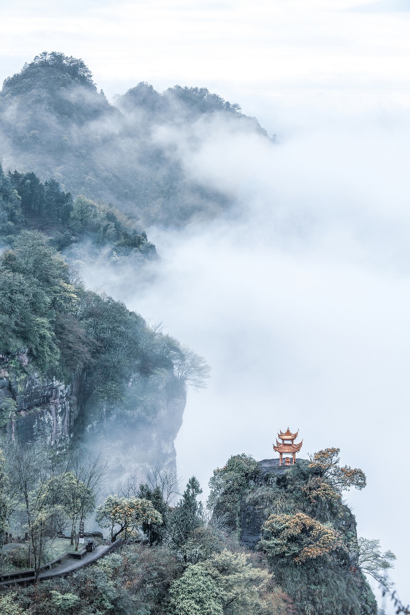 齊雲山上，自然山水與道教文化融為一體，呈現出有別於黃山的仙山氣韻。