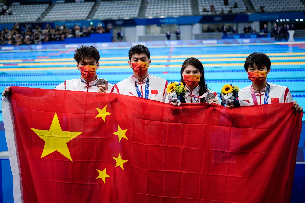 當代中國-體育運動-東京奧運國家隊男女混合4X100奪銀