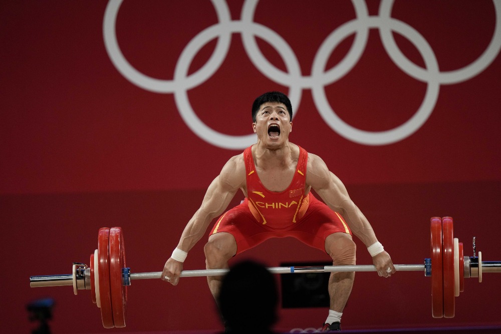 當代中國-體育運動-東京奧運李發斌61公斤級舉重奪冠