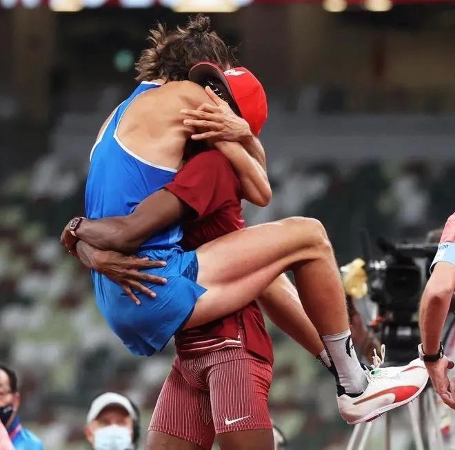東京奧運-心心相惜-跳高-意大利選手坦貝里與卡塔爾選手巴希姆